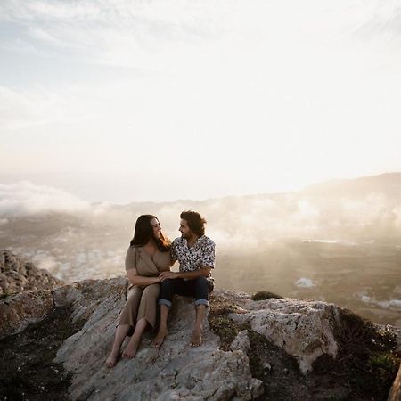 Santorini Sky, The Lodge Пиргос Экстерьер фото